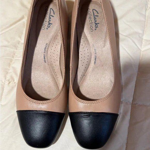 Clarks Tan and Black Block Heels - Picture 3 of 7